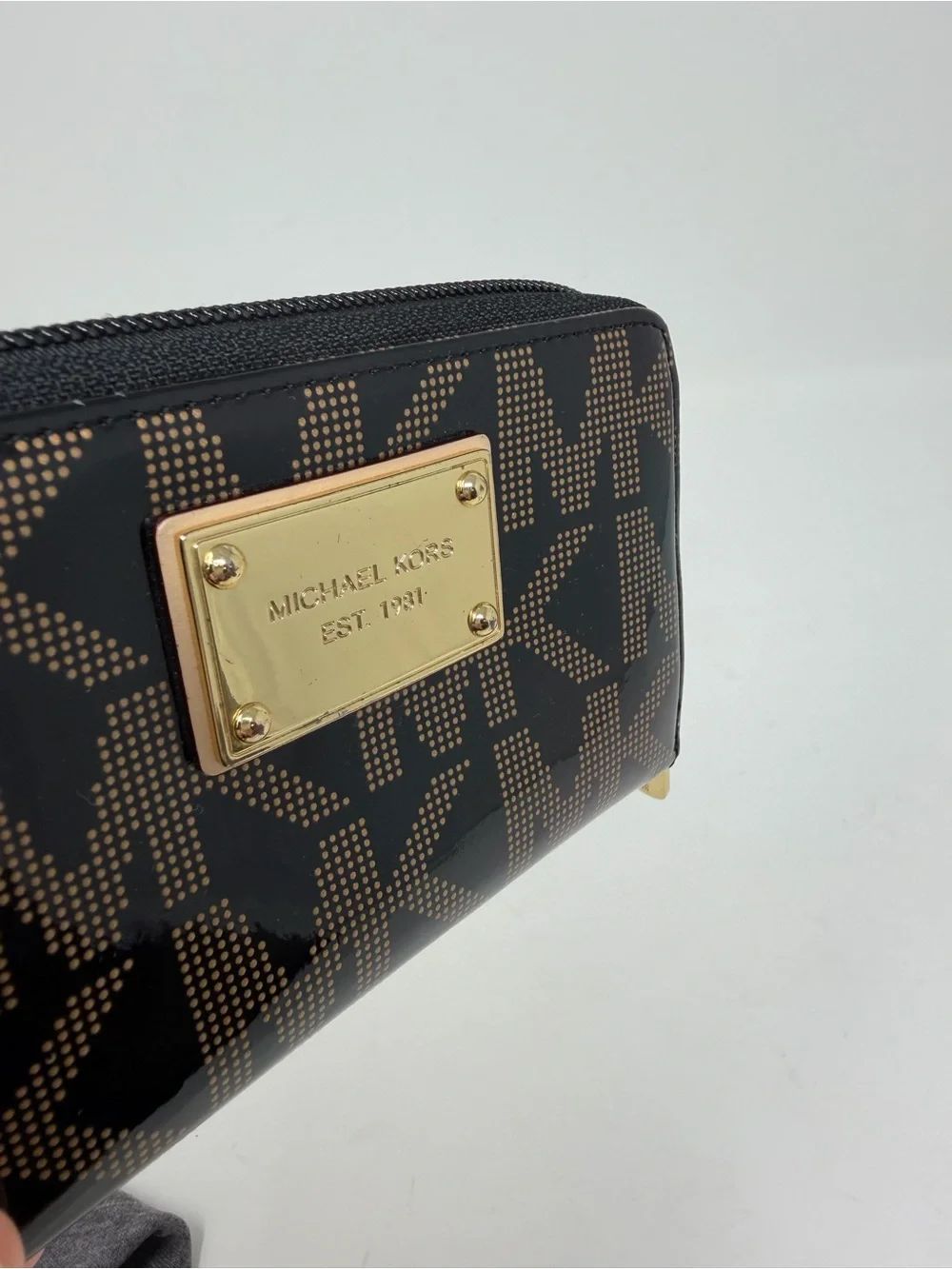 Michael Kors tone closure